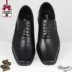 Zapato Negro Liso Con Cordón