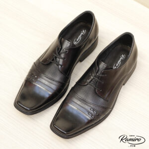 Zapato Negro Con Cordón con Detalles