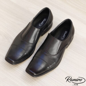Zapato Negro Punta Fina Sin Cordón