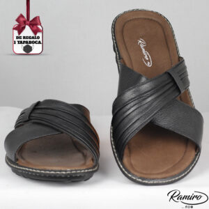 Zapatilla Negra o Marrón de Cuero.